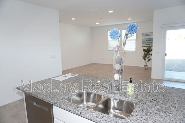 Building Photo - 1164 W Chimes Tower Dr