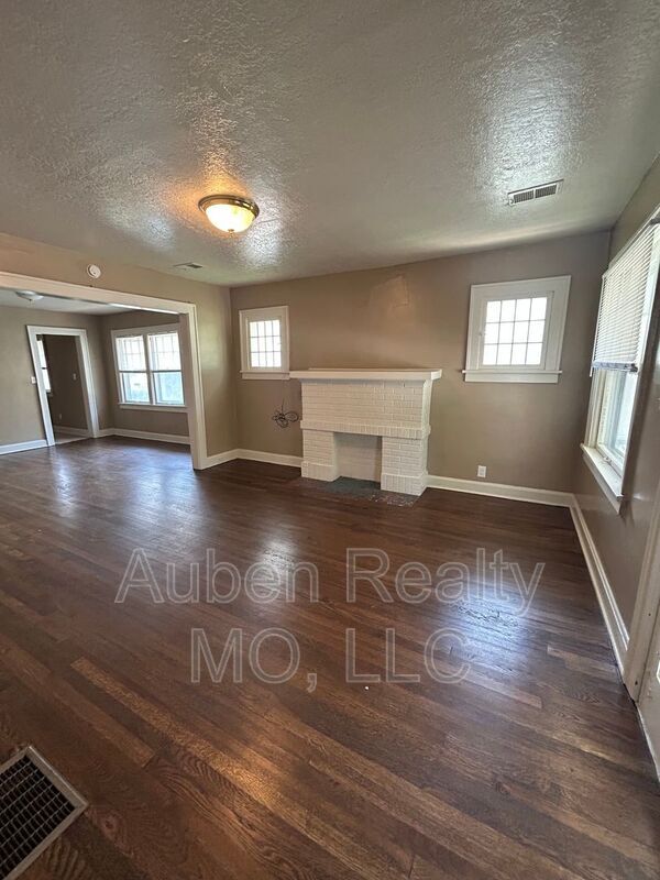 Building Photo - 5405 Harrison St