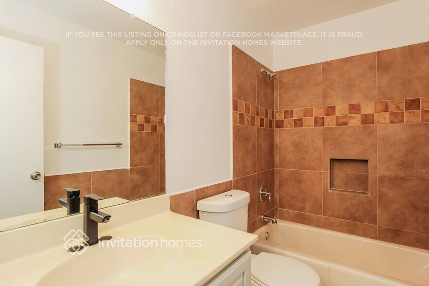 Building Photo - 4316 N 106th Dr