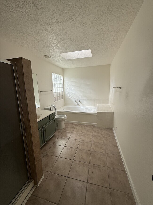 Building Photo - 5408 Jasons Way NE