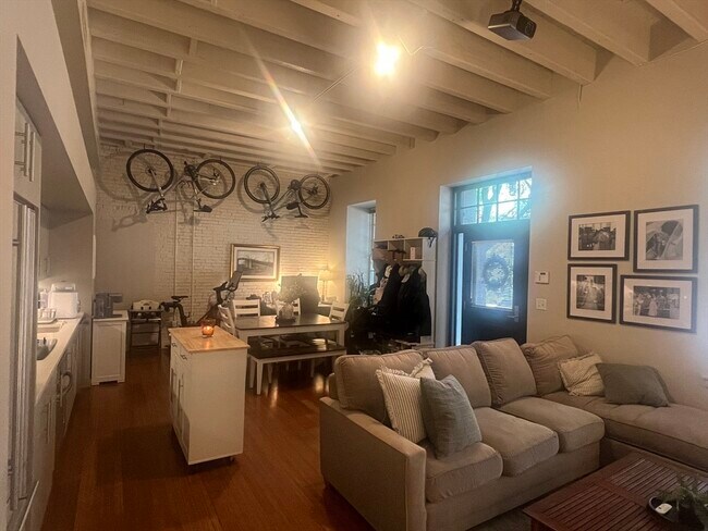 Building Photo - 33 3rd Ave