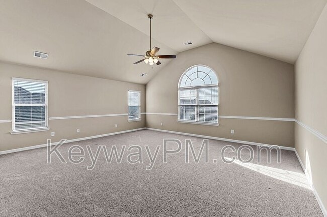Building Photo - 456 Lory Ln