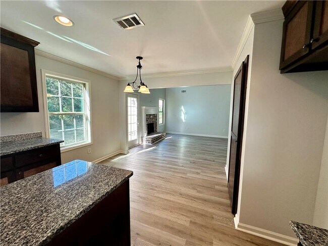 Building Photo - 712 Pinnacle Dr.