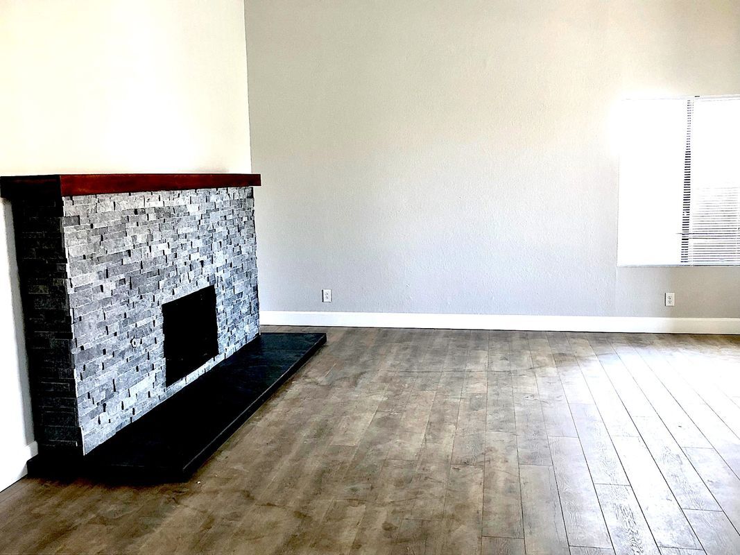 Building Photo - 38343 5th Pl W