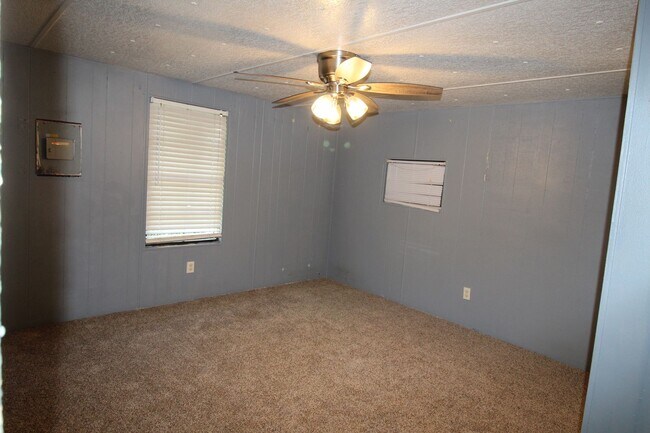Building Photo - 8433 Pin Oak Rd