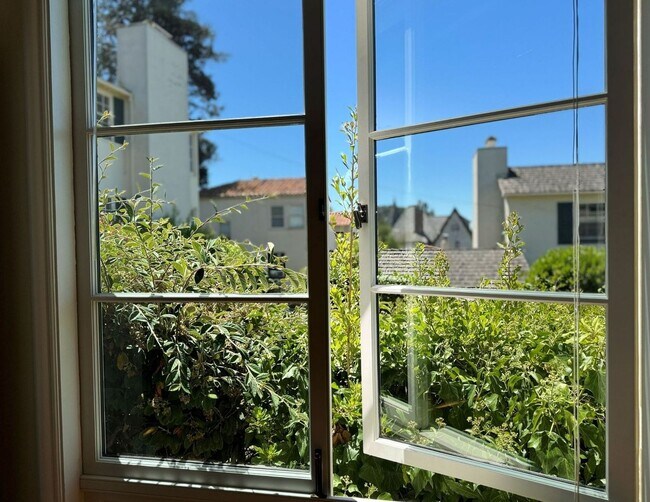 Building Photo - This is a Berkeley Lifestyle. | 3BR | 1.5BA | 1,450 SF | Just Steps from Campus