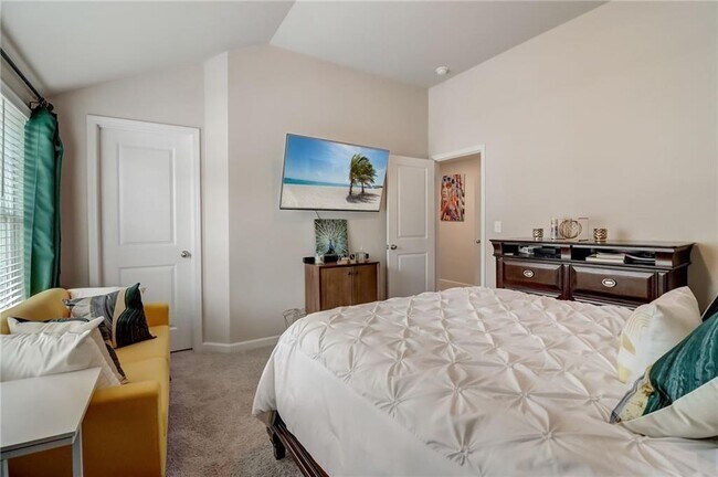 Building Photo - 7246 Gladstone Cir