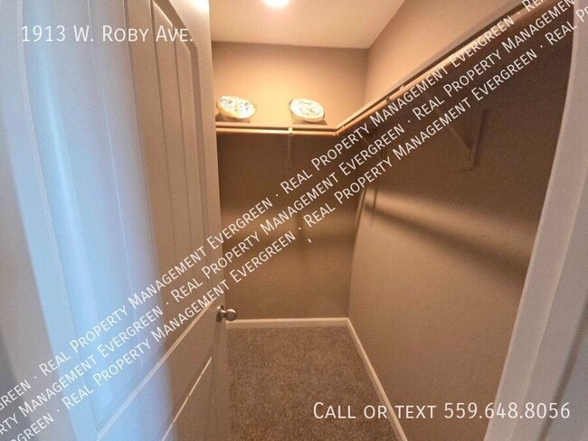 Building Photo - 1913 W Roby Ave