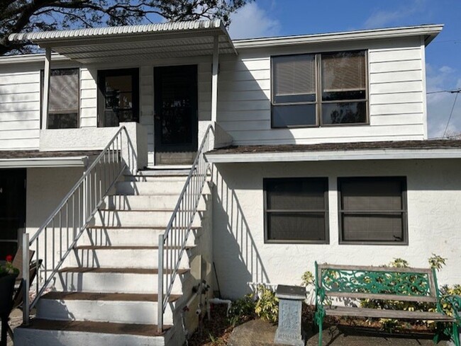 Building Photo - Quaint 1/1
