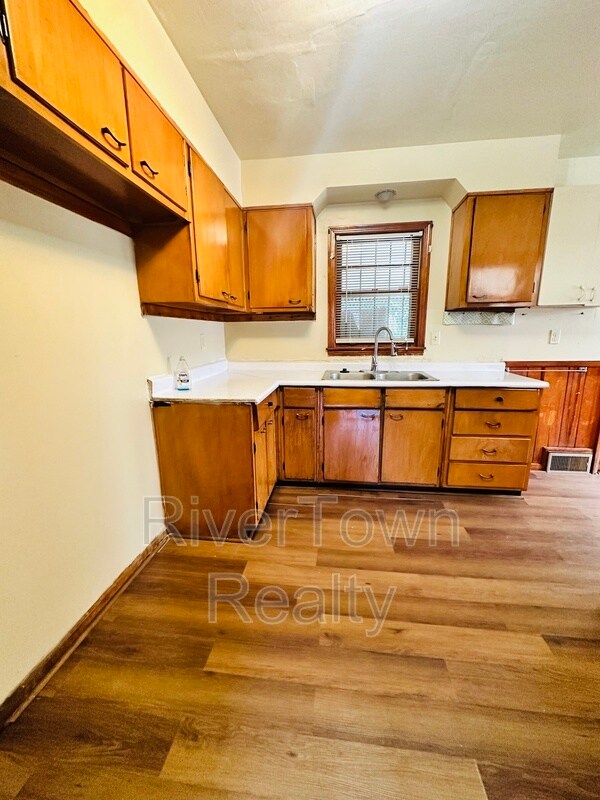 Building Photo - 1436 Whitney Ave