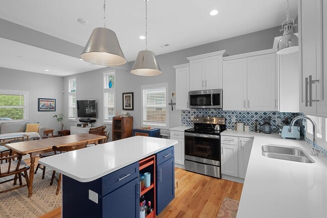 Building Photo - Gorgeous Home near Downtown Durham!