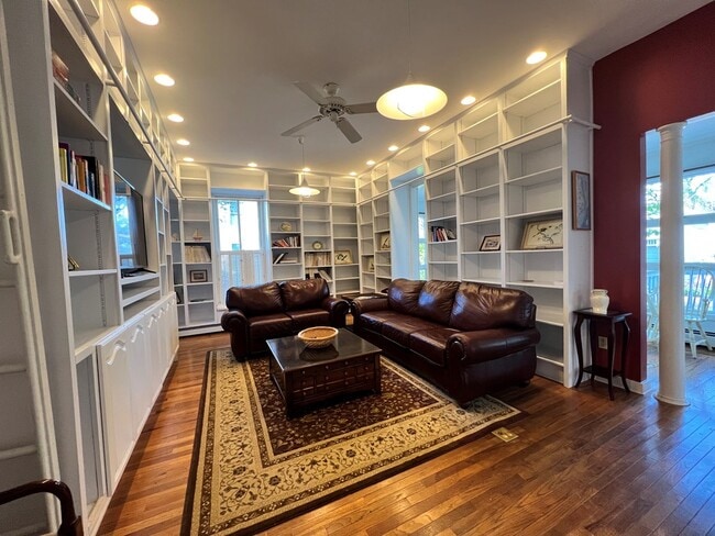 Building Photo - 4 Lee St