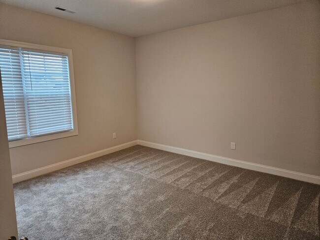 Building Photo - Unfurnished 4 bedroom, 3.5 bath Hampstead home in Magnolia Reserves Community