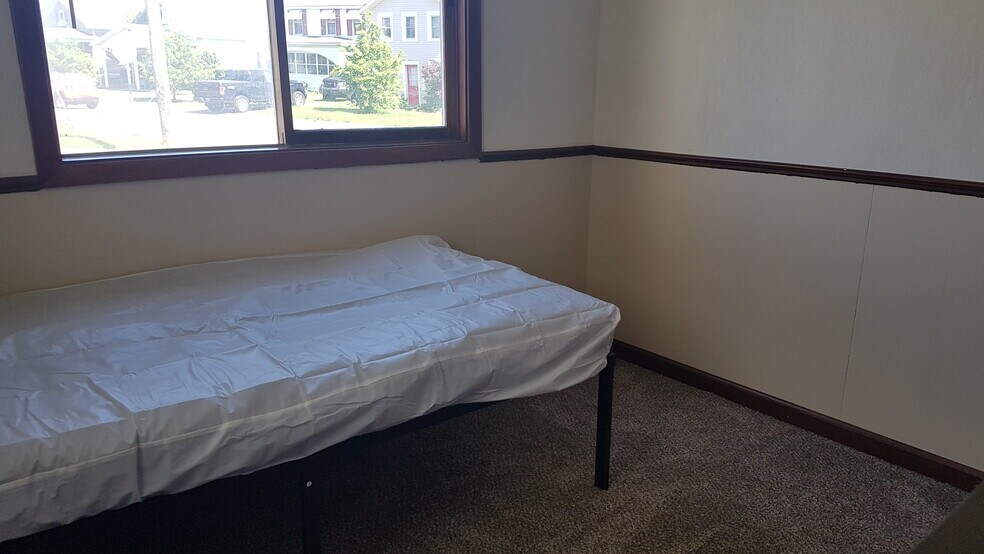 Building Photo - 1032 Perry St