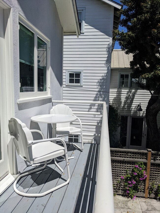 Building Photo - 411 Linnie Canal