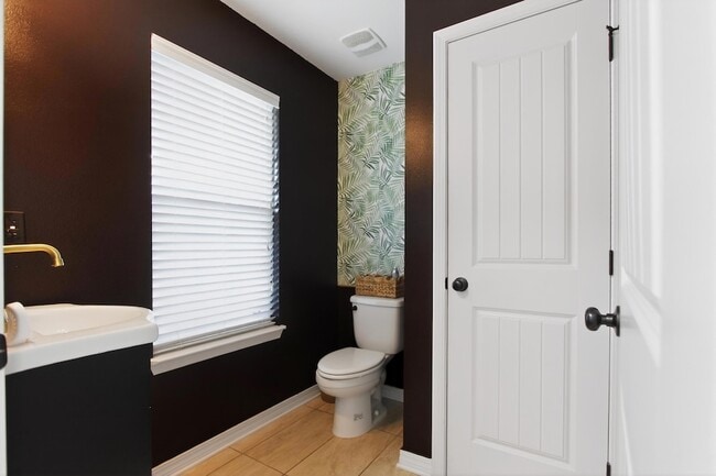 Building Photo - 507 Eisenhower Dr