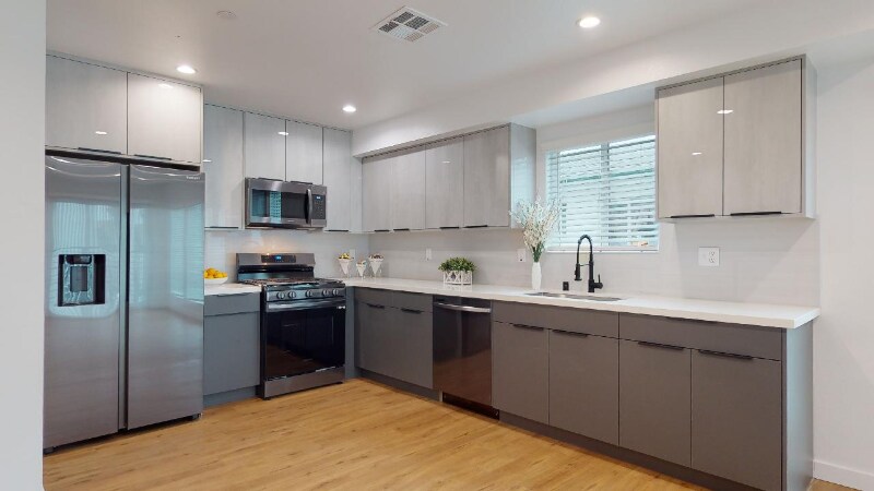 Primary Photo - 1309 N Harvard Blvd