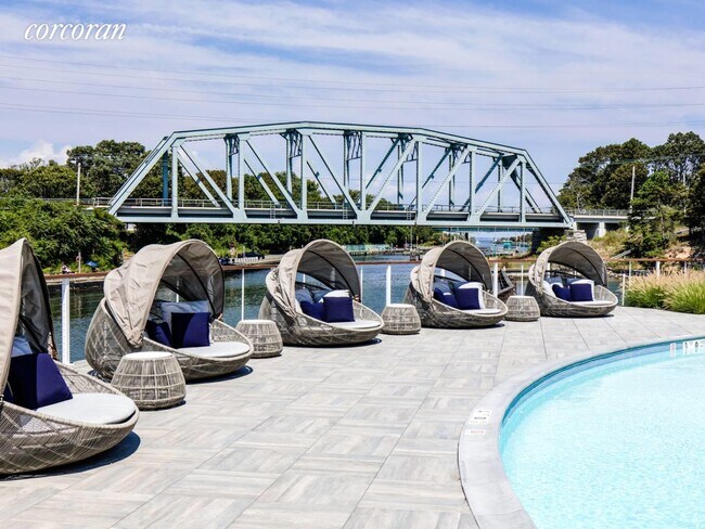 Building Photo - 57 Old Boathouse Lane S