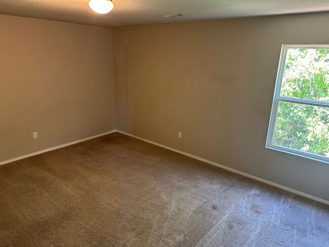 Building Photo - Available Now!  Spacious 5-Bed, 3.5-Bath Corner-Lot Home in West Fayetteville