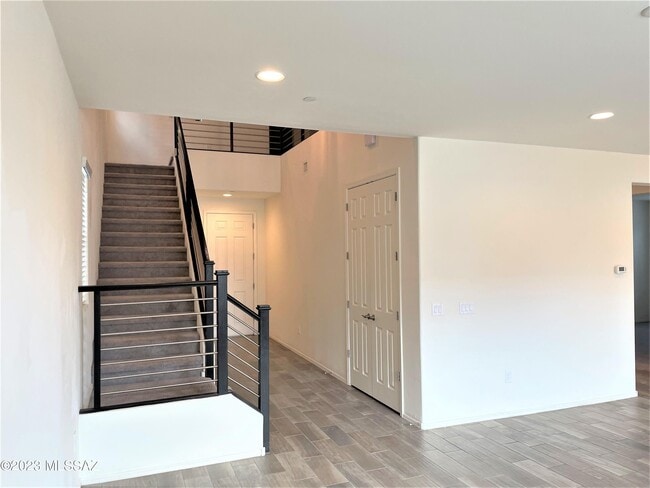 Building Photo - 9450 N Andrina Dr