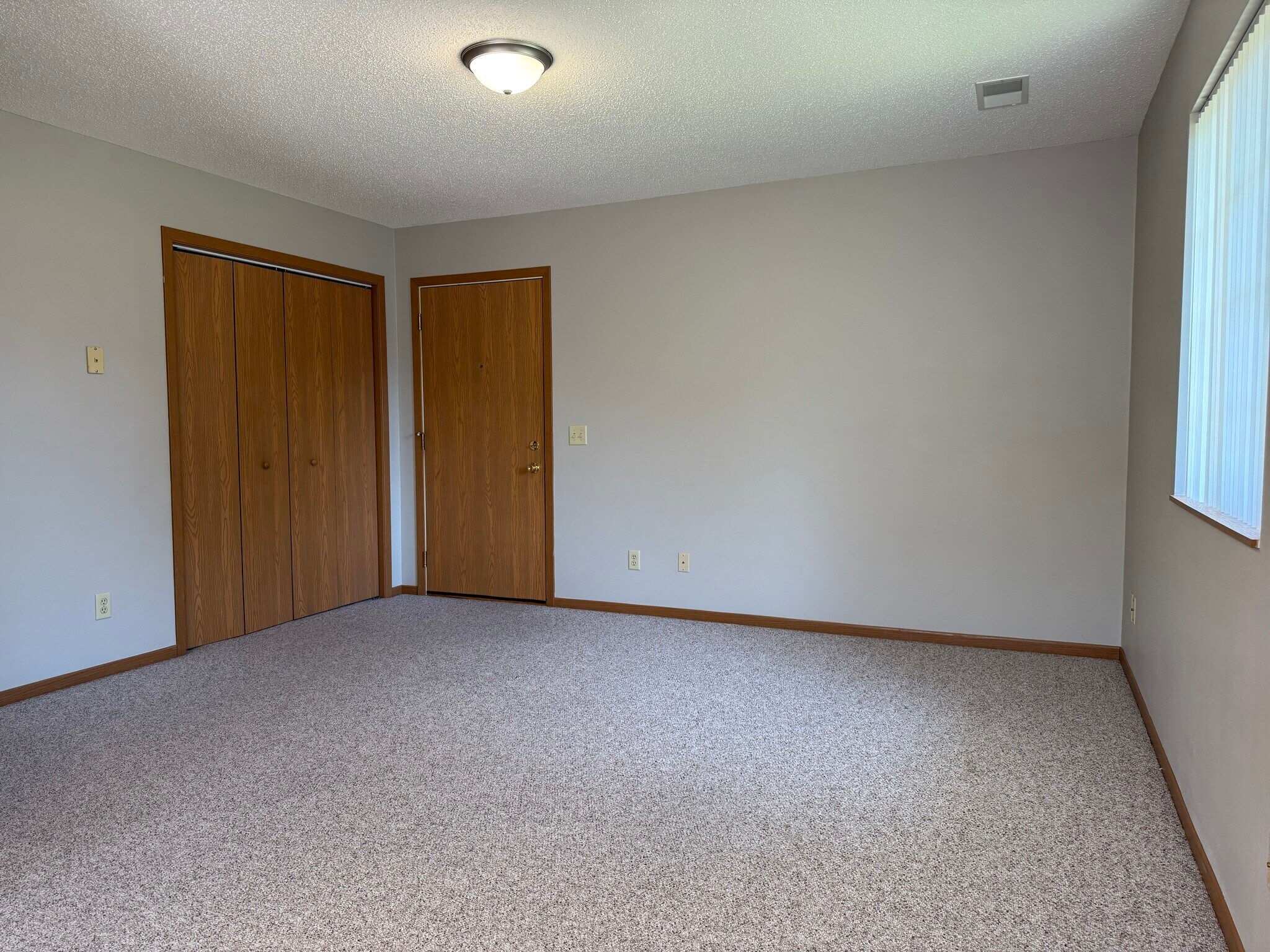 Building Photo - 408 Broadway Ave