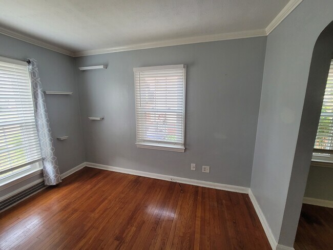 Building Photo - 3598 Raymont Blvd