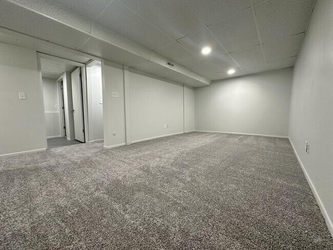 Building Photo - 7488 Silver Cir