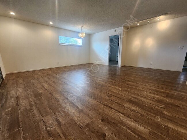 Building Photo - 3 bedroom, 2 bathroom