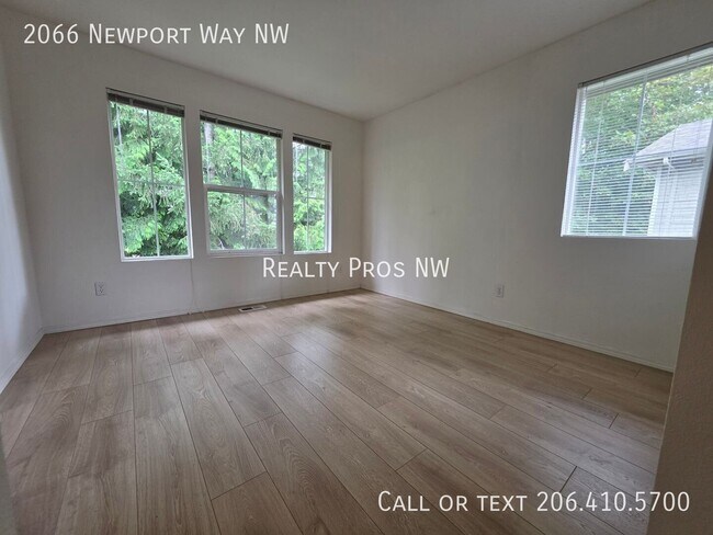 Building Photo - 2066 Newport Way NW