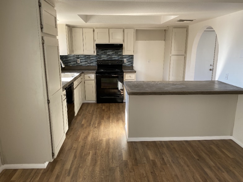 Building Photo - 3871 W Mars St