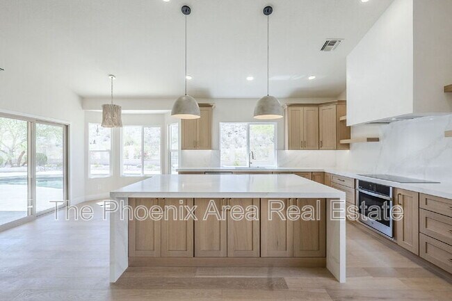 Building Photo - 1531 E Silverwood Dr