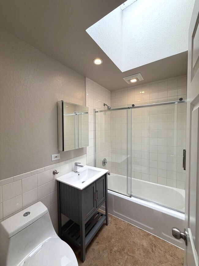 Building Photo - TOTAL REMODEL LARGE BRIGHT 1800sf 3BR/2BA/2GR Cayuga Terrace Home  AVAILABLE NOW