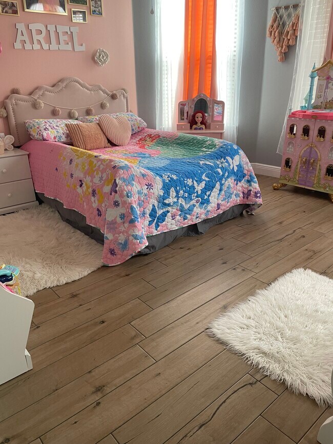 Building Photo - 8835 Hinsdale Heights Dr