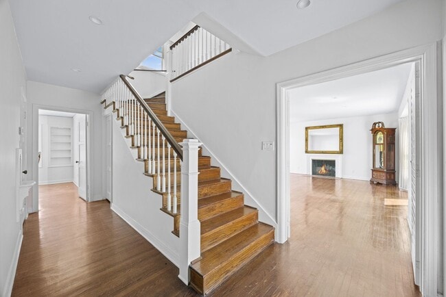 Building Photo - Stunning, remodeled rental in Historic Fra...