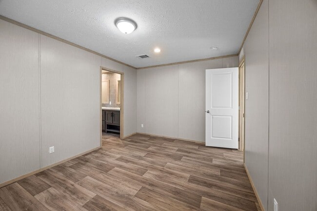 Building Photo - Peaceful 3 Bedroom Rental Home on 1 Acre – Lawn Care Included