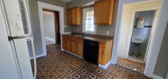 Building Photo - Pre-leasing 4Bd/3.5Ba