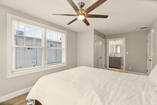 Building Photo - 149 Pleasant St