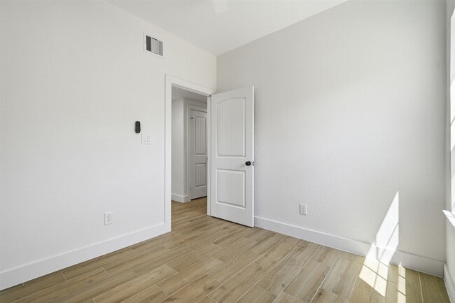 Building Photo - 428 Rhode Island St
