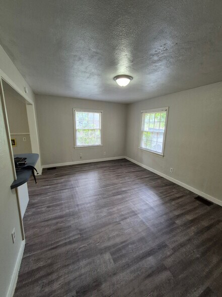 Building Photo - 3251 Meadow Ln