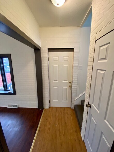 Building Photo - 713 Jackson St