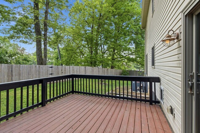 Building Photo - 913 Magnolia Ct W