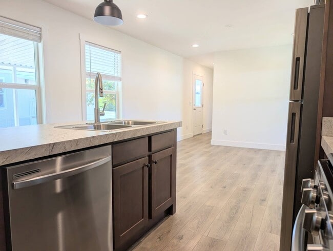 Building Photo - 400 Sulphur Bank Dr