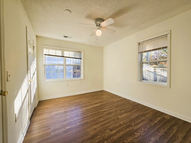 Building Photo - "Spacious 1391 Sq Ft Condo in Raleigh's Pr...