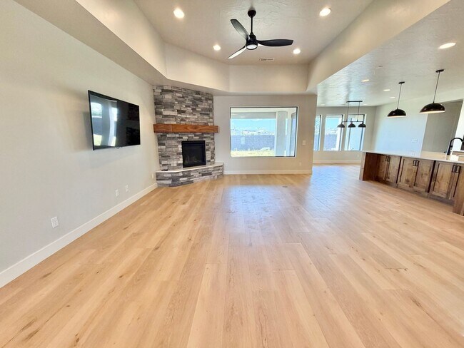 Building Photo - 3134 Blue Heron Dr