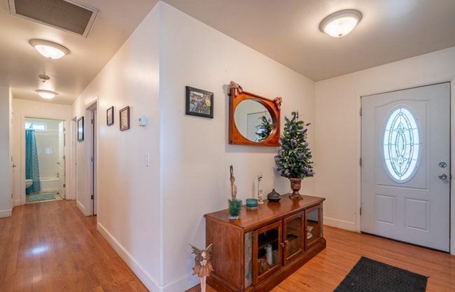 Building Photo - Three Bedroom Bayfield House Available for...