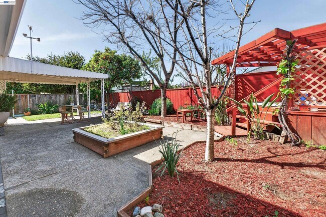 Building Photo - 1450 Kolln St