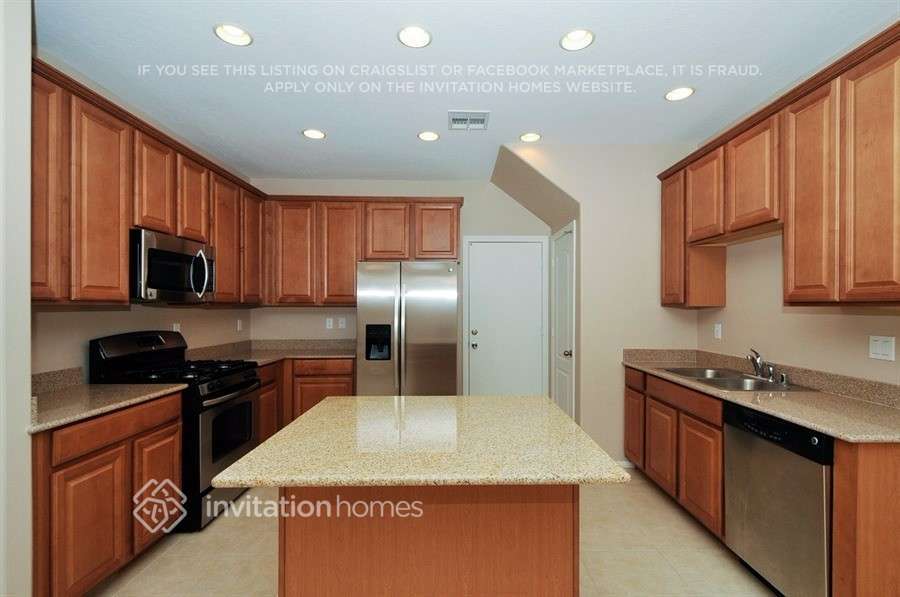 Building Photo - 687 Calamus Palm Pl