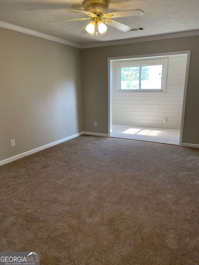 Building Photo - 4503 Scenic Mountain Dr SE