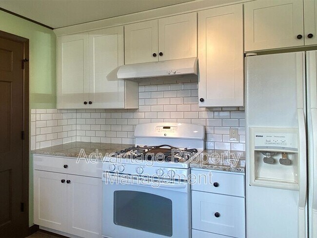 Building Photo - 1410 SE Powell Way