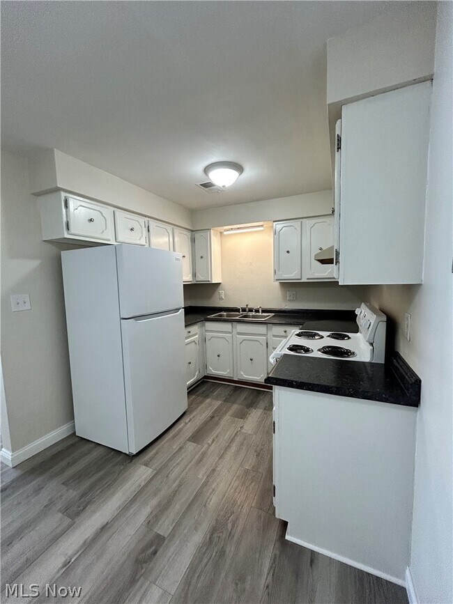 Building Photo - 213 Concord Ct